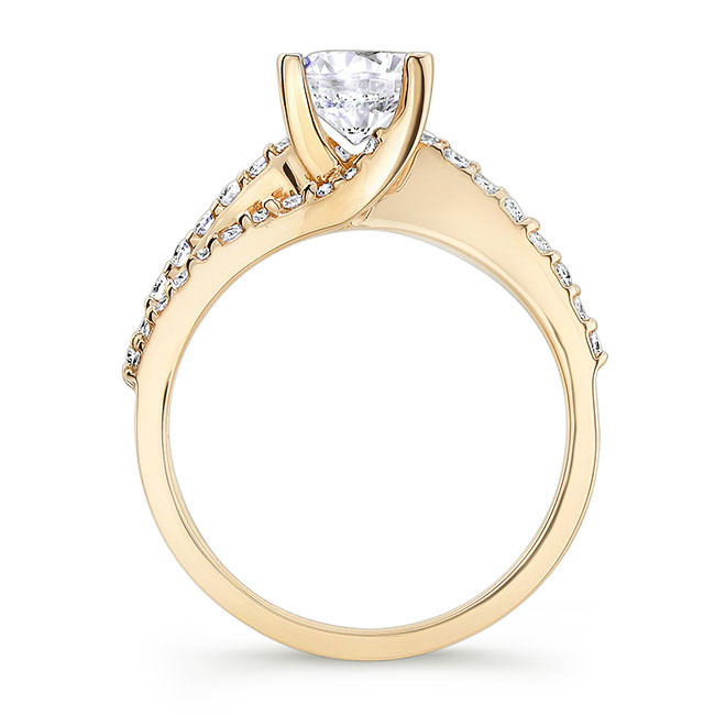 Yellow Gold 1 Carat Round Cut Diamond Ring Image 2