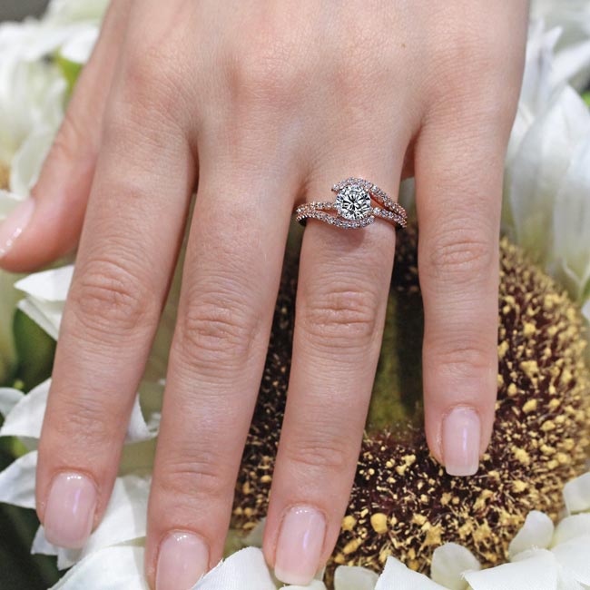 Rose Gold 1 Carat Diamond Ring Image 4