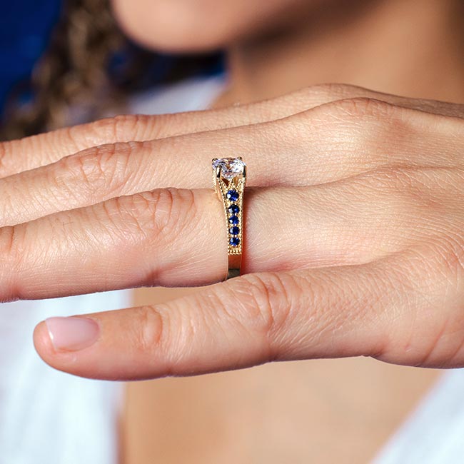 Yellow Gold Vintage Ring With Blue Sapphires Image 4